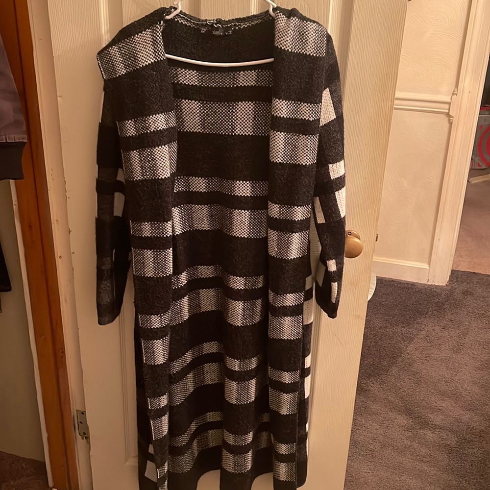 Long hooded sweater black/white checks
